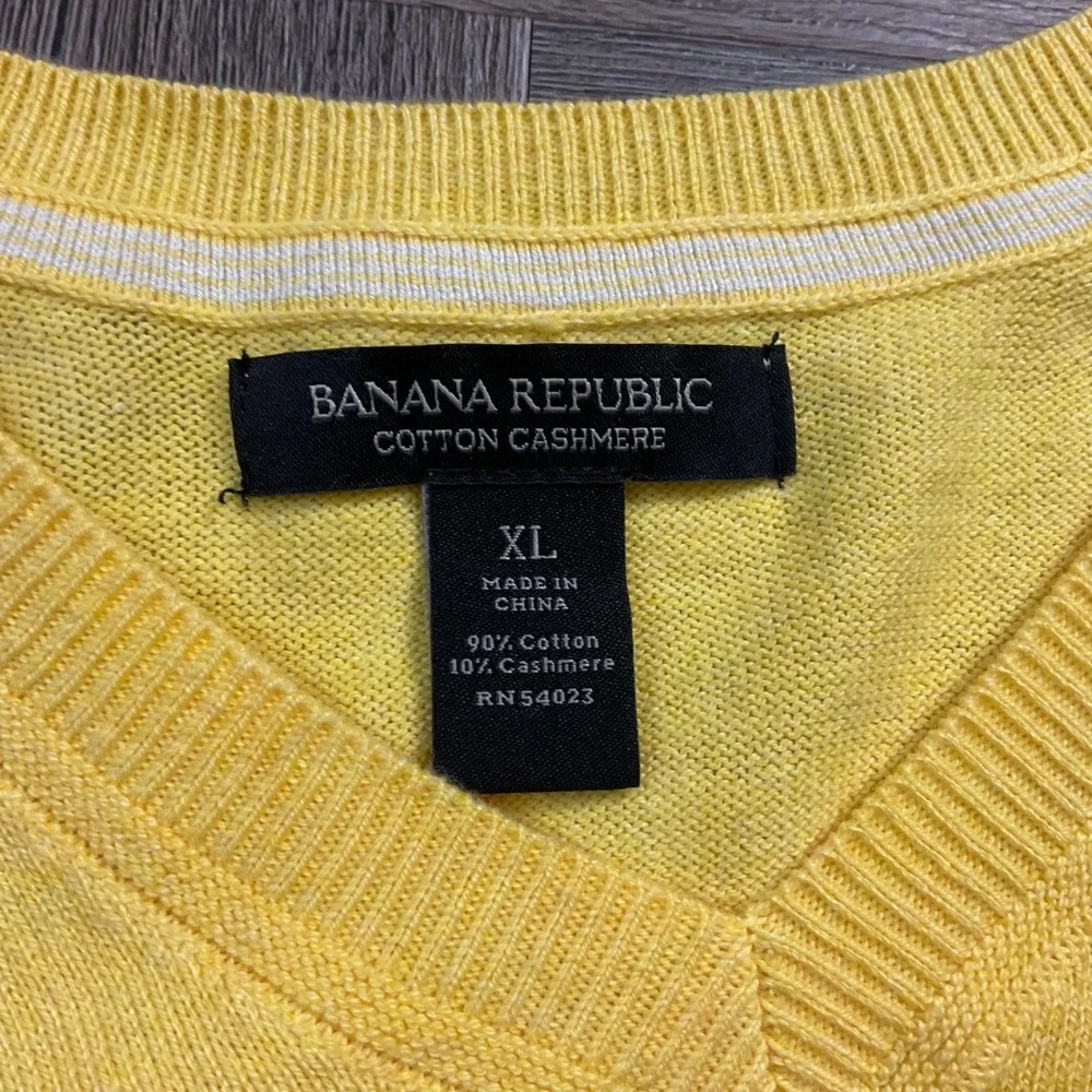 Banana Republic Cotton Cashmere Blend V-Neck Fine Knit Sweater Mens XL Yellow
